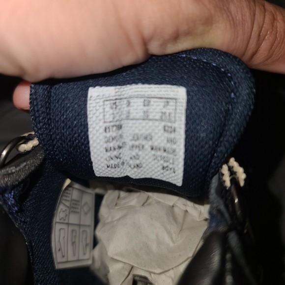 Brand new in the og box timberland boys shoes in a beautiful blue color - Picture 2 of 9